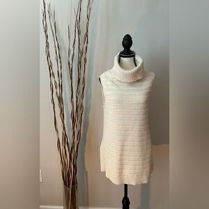 Leo and Sage Sleeveless Turtleneck Sweater Size L